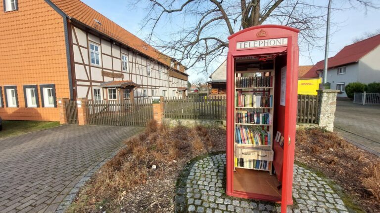 Neue Büchertelefonzelle am Heimatmuseum